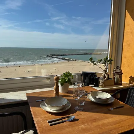 Ruime Frontaal Zeezicht Aaa Locatie Ostende